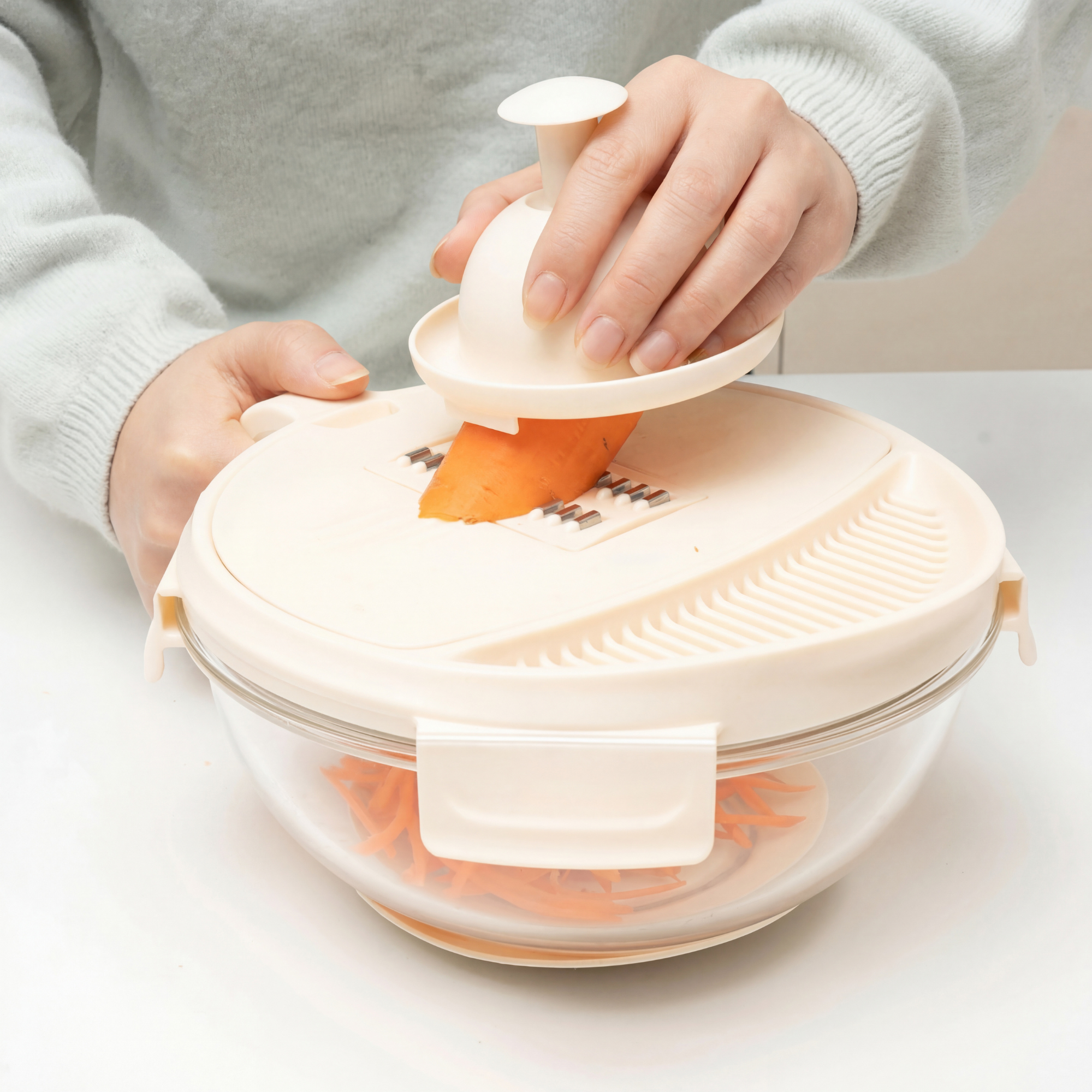 Multipurpose Glass Grater/Salad Bowl