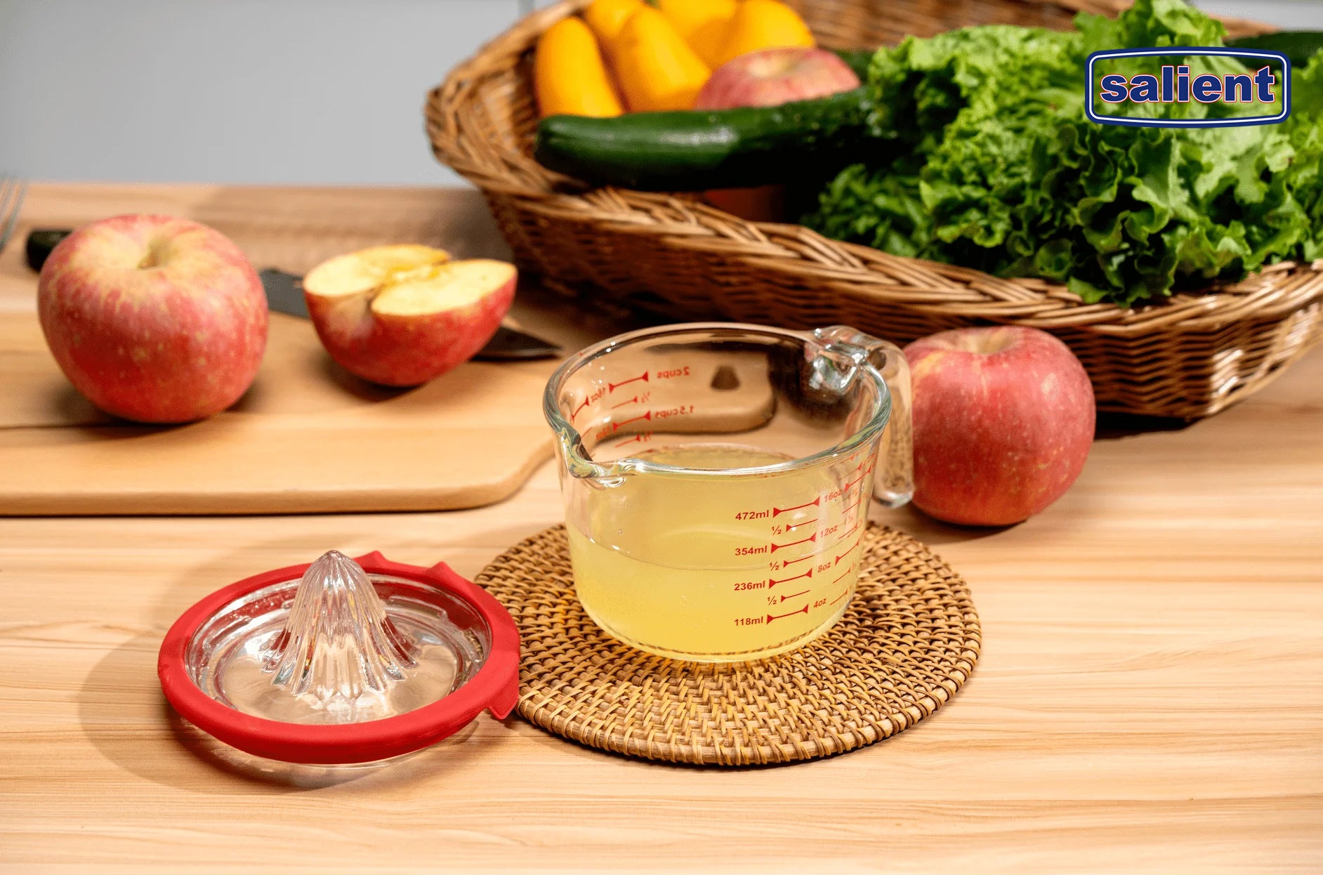 Salient Measuring Cup with Juicer