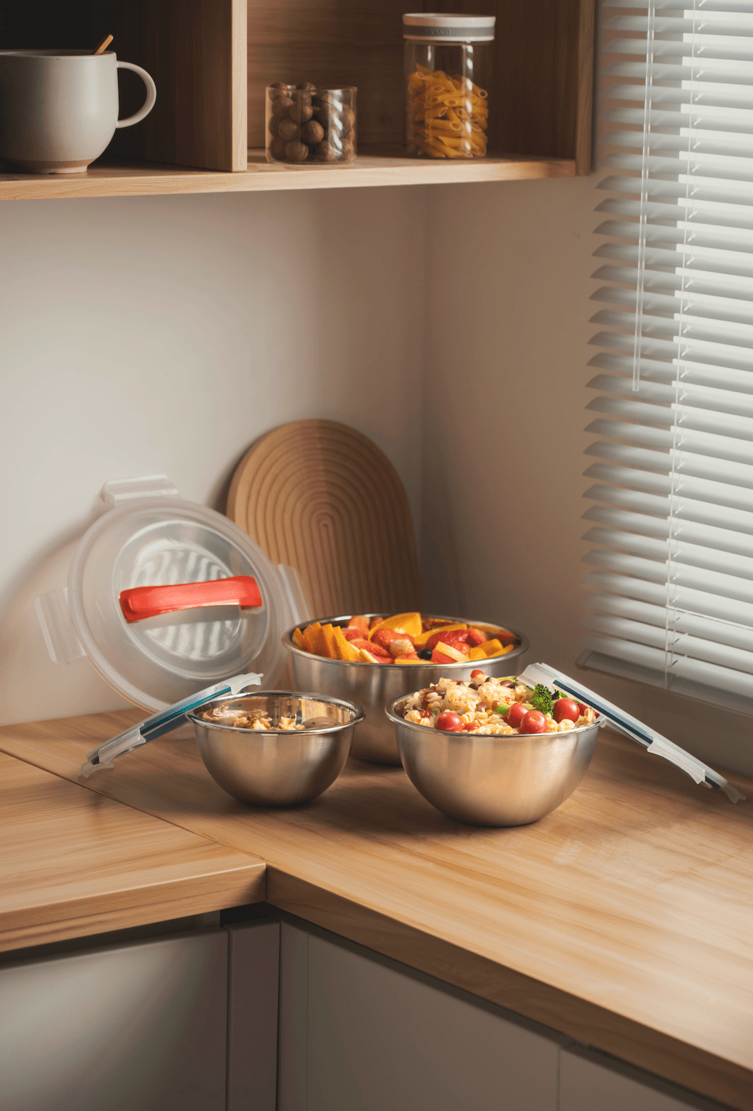 https://genicook.com/cdn/shop/products/genicook-3-piece-stainless-steel-nesting-mixing-bowl-set-with-snap-on-lids-carry-handlegenicookmxl601ss-603675.png?v=1701455742