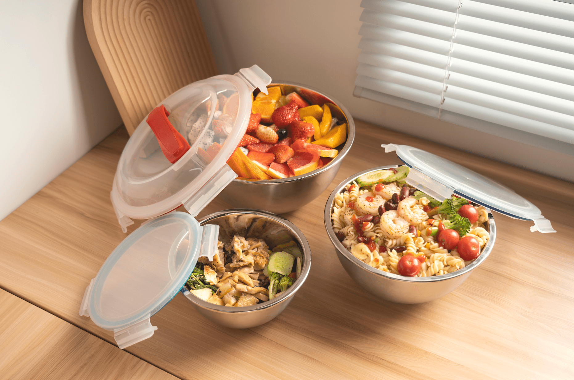 https://genicook.com/cdn/shop/products/genicook-3-piece-stainless-steel-nesting-mixing-bowl-set-with-snap-on-lids-carry-handlegenicookmxl601ss-616524.png?v=1701455742