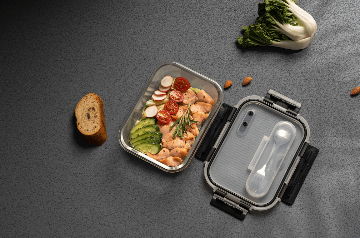 https://genicook.com/cdn/shop/products/genicook-rectangle-borosilicate-glass-bento-box-container-with-stainless-steel-utensils-355oz-microwavablegenicookwd1050rc-ss-147839.png?v=1691224152