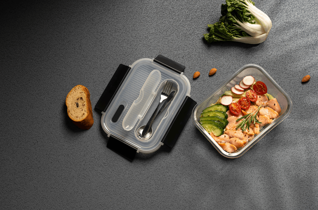 https://genicook.com/cdn/shop/products/genicook-rectangle-borosilicate-glass-bento-box-container-with-stainless-steel-utensils-355oz-microwavablegenicookwd1050rc-ss-972752.png?v=1691224152